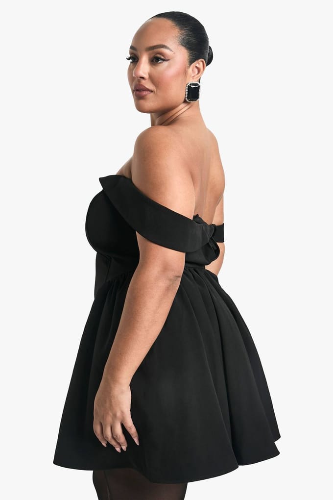 boohoo Dames Plus Off-Shoulder Geplooide Skaterjurk | Zwart | Maat: 48