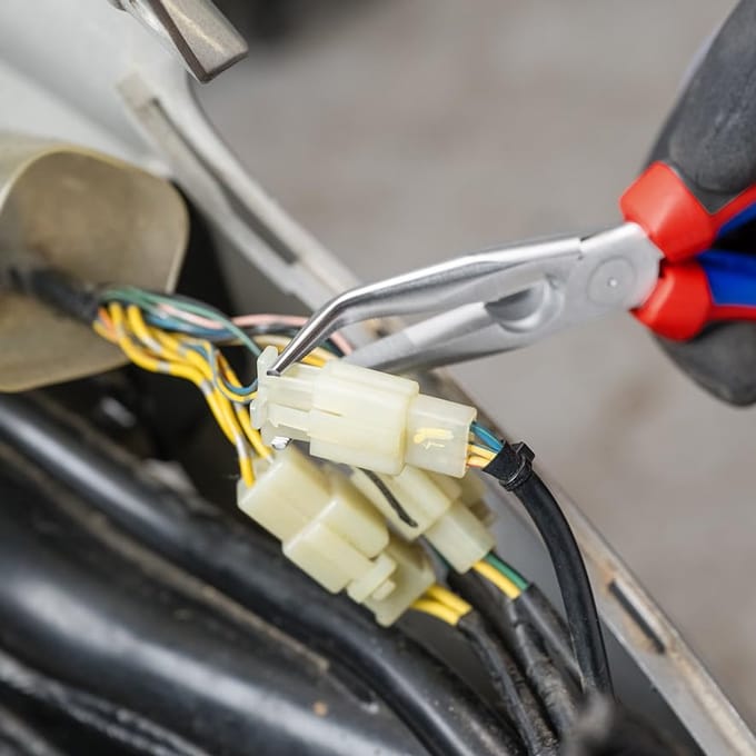 KNIPEX Flachrundzange mit Schneide