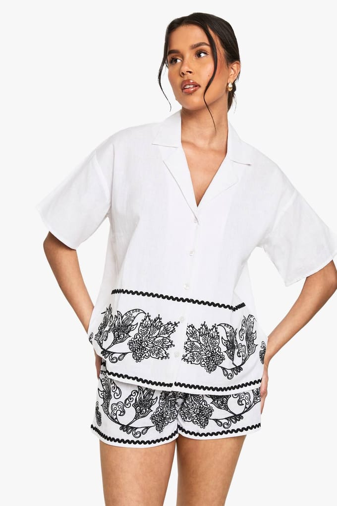 boohoo Dames Geborduurde Rand Katoenen Popeline Korte Broeken | Wit | Maat: 36