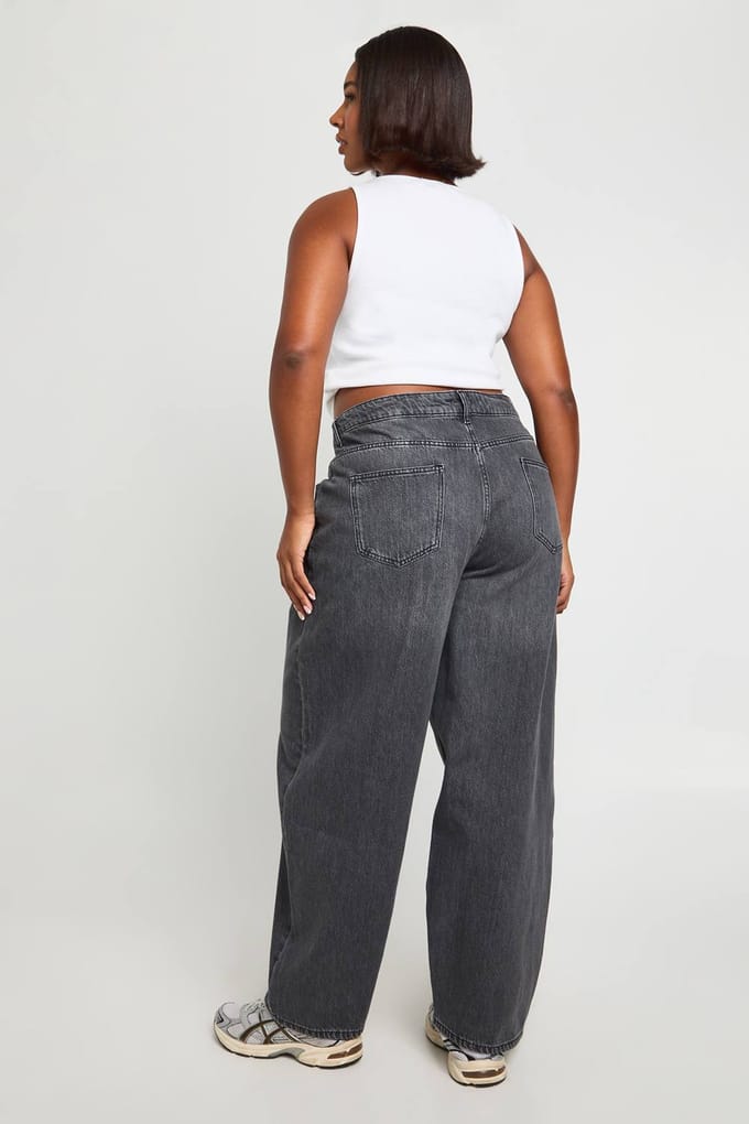 boohoo Dames Plus Mid Waist Barrel Fit Jeans | Washed Black | Maat: 16