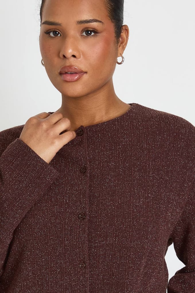 boohoo Dames Plus Glitter Rib Gouden Doorknoop Boxy Top | Bruin | Maat: 50