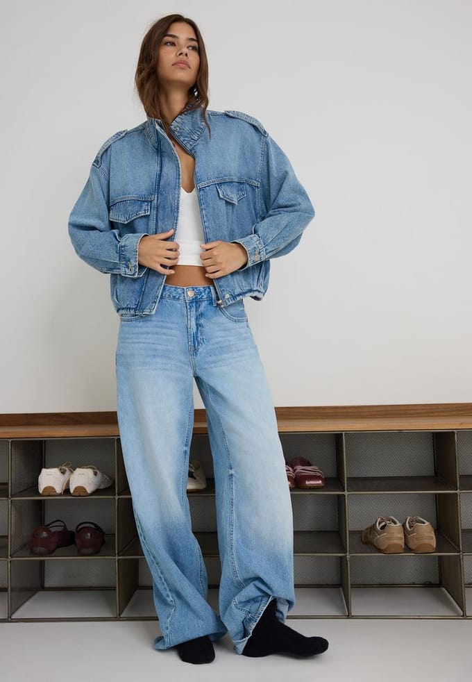 Stradivarius D91 Low-rise wide-leg jeans  LICHTE MIDDENBLAUWE DENIM WASSING 42