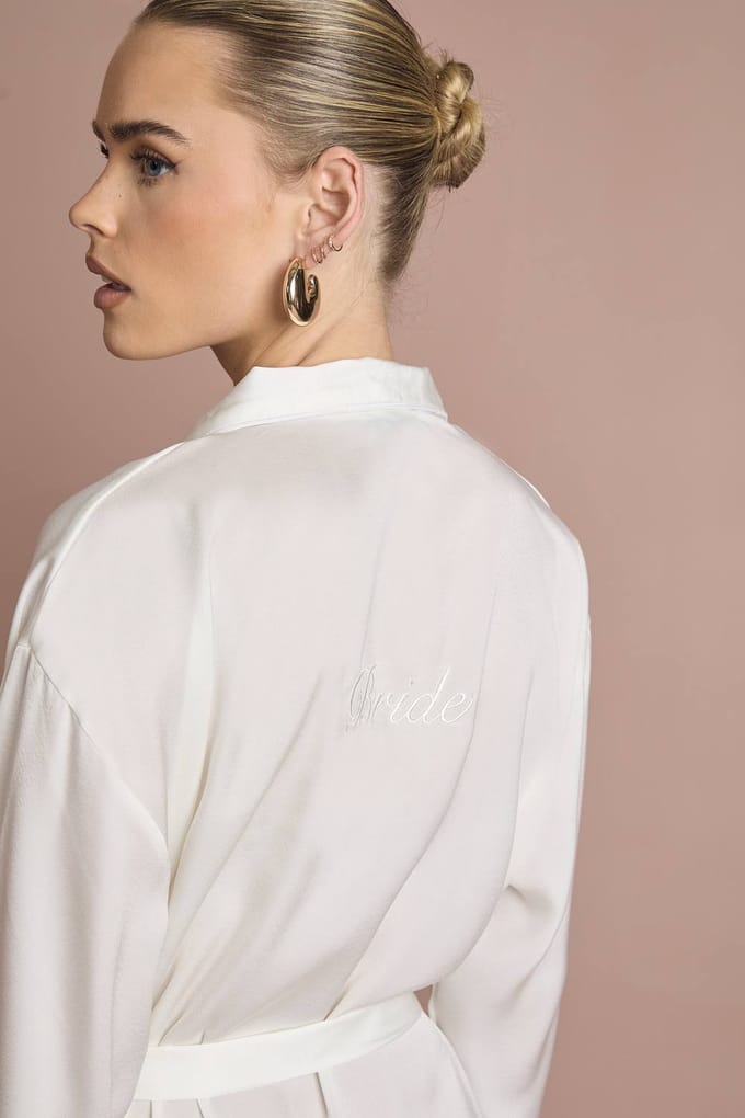 boohoo Dames Bruidskamerjas Van Satijn Met 'Bride' Borduursel - Kort Model | Wit | Maat: 44