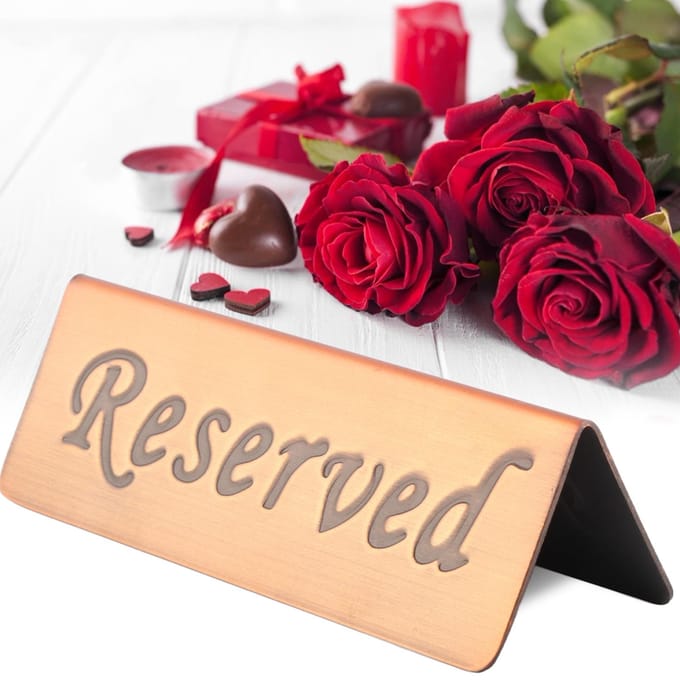 Dubbelzijdig gereserveerd tafelschild van roestvrij staal voor restaurant, bar, pub brown