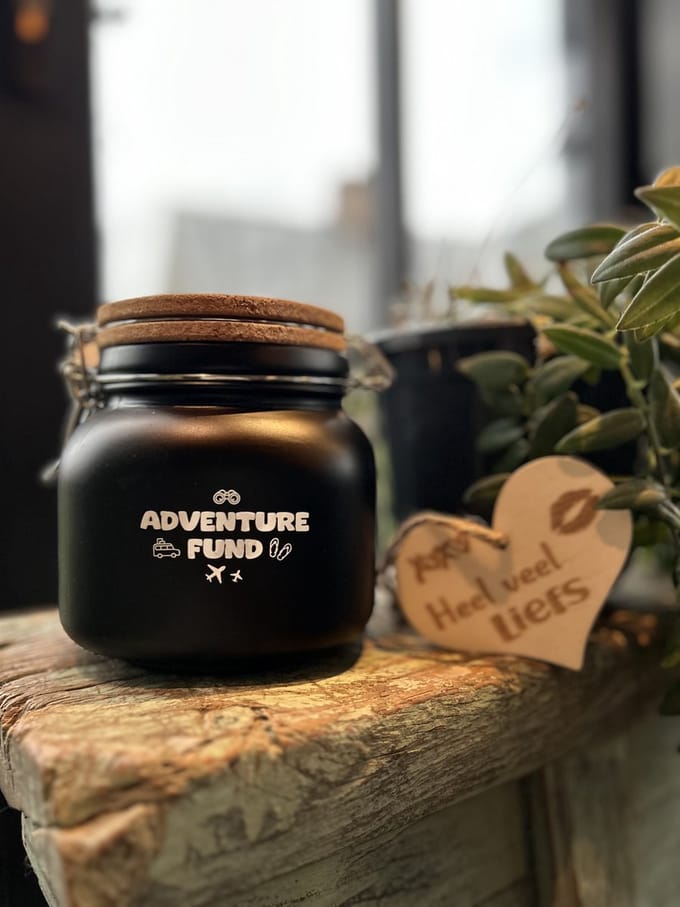 Creaties van Hier - Luxe Spaarpot met houten hartje - Adventure fund - Glas