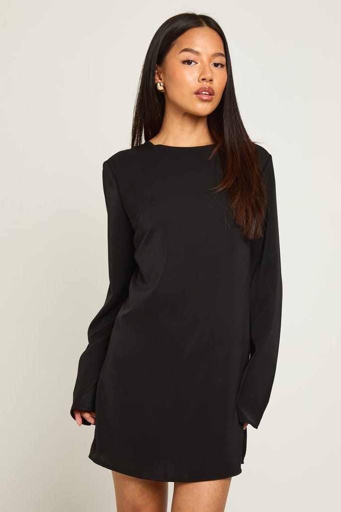 boohoo Dames Kleine strikdetail open rug mini-jurk | Black | Maat: 6