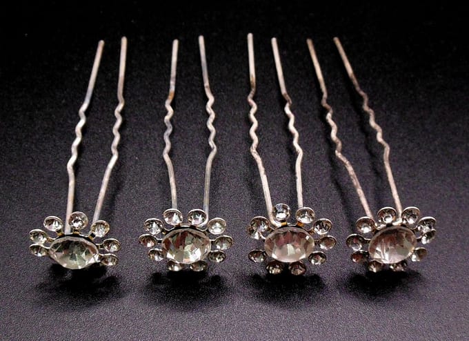 Haarpinnen ronde bloem met strass punten