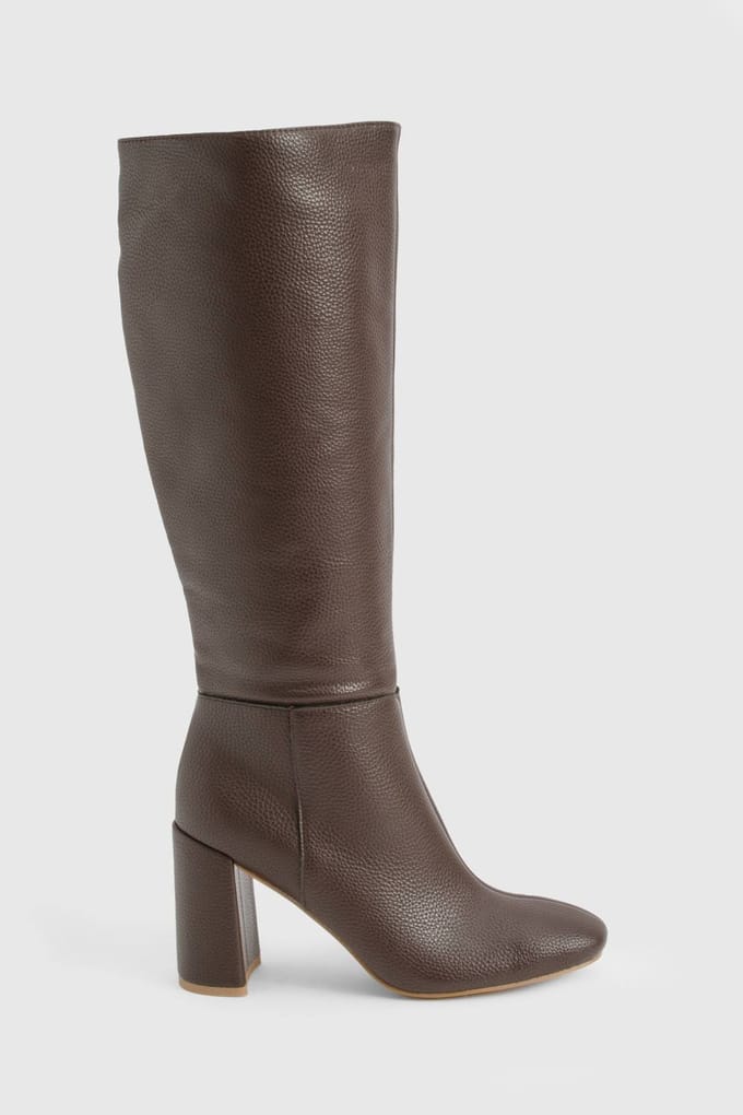 boohoo Dames Getextureerde kniehoge laars met hak | Chocolate | Maat: 8