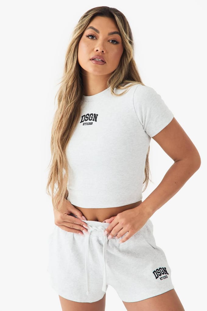 boohoo Dames DSGN Studio Collegiate Geborduurde Rib Baby T-shirt | Asgrijs | Maat: 52
