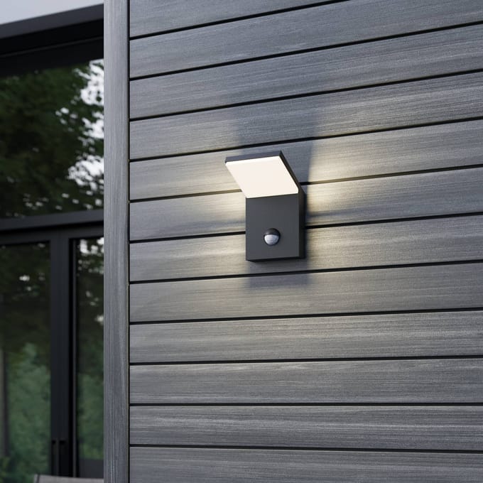 Lucande LED buiten wandlamp Nevio, metaal, antraciet, sensor