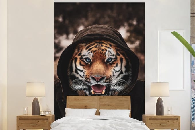 Behang - Fotobehang Tijger met een capuchon - Breedte 145 cm x hoogte 220 cm