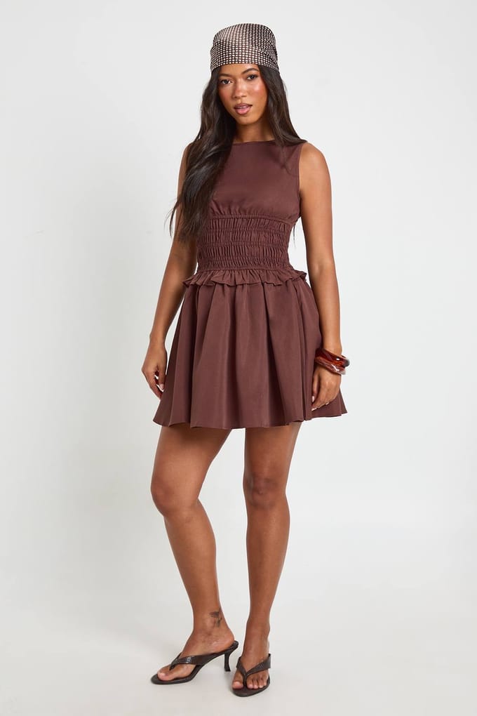 boohoo Dames Mouwloze Mini-jurk Met Gerimpelde Taille | Chocoladebruin | Maat: 38