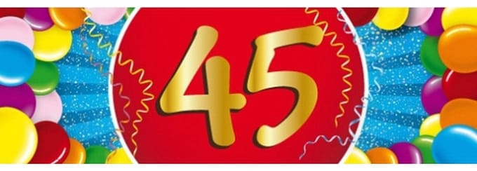 45 jaar leeftijd sticker - 19 x 6 cm - verjaardag - jubileum - versiering