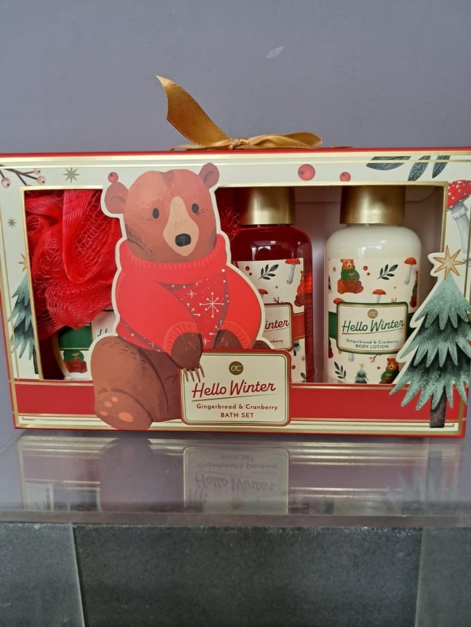 geschenk set kinderen - body lotion - douche gel - badzout - spons - gember brood en veenbessen