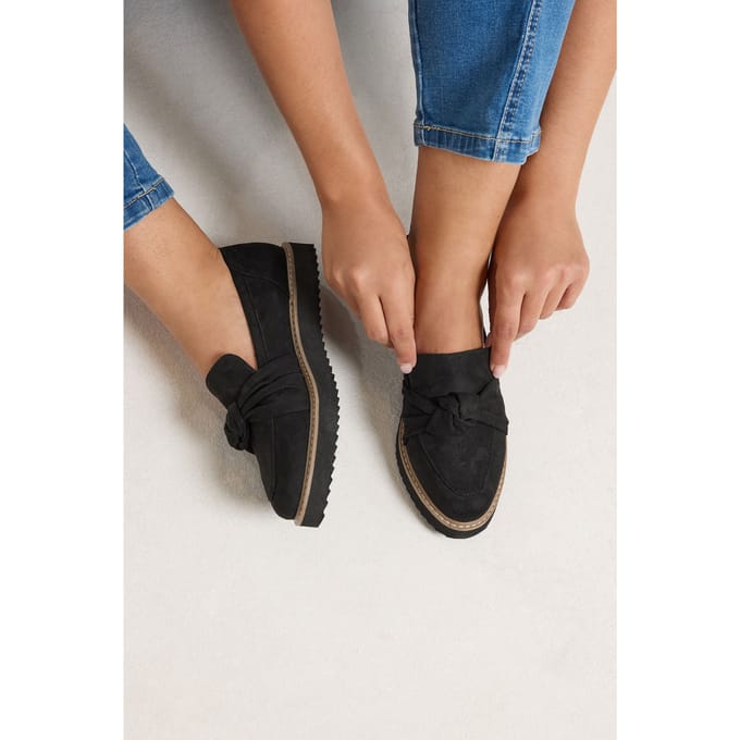 Yours Zwarte Loafers Van Imitatiesuède Met Knoopdetail In Brede Epasvormsize 39EEE