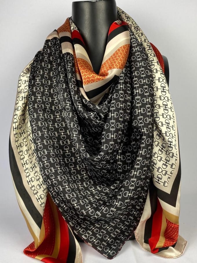 Vierkante modieuze sjaal 130 x 130 cm / 70% viscose met 30 % zijde