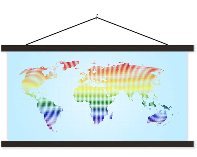 Schoolplaat - Textielposter - Moderne wereldkaart LGBTQ - 60x30 cm - Textiel poster