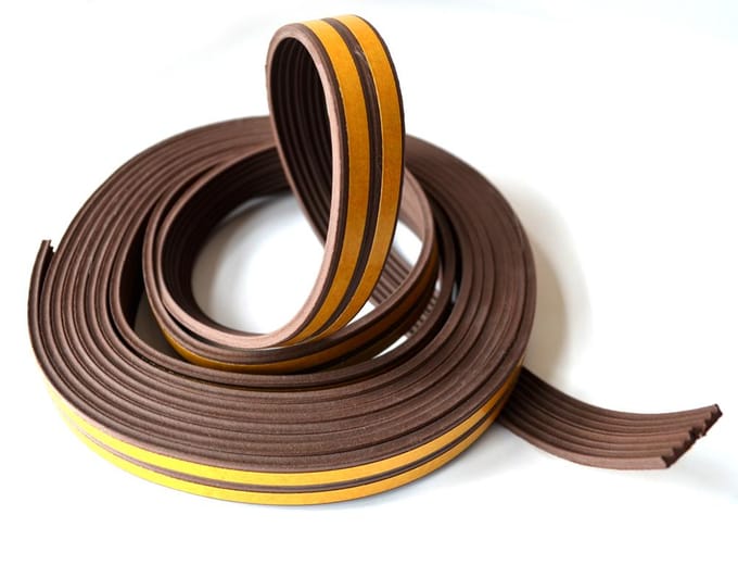 Stomil Sanok - Zelfklevende EPDM Rubber Dichting - Type D - 100m - Bruin
