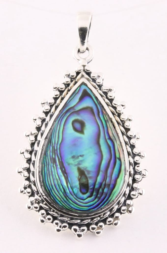 Bewerkte zilveren hanger met abalone schelp