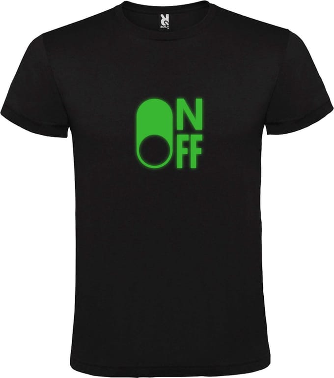 Zwart T-Shirt met “ On/Off Button OFF “ afbeelding Glow in the Dark Groen Size M