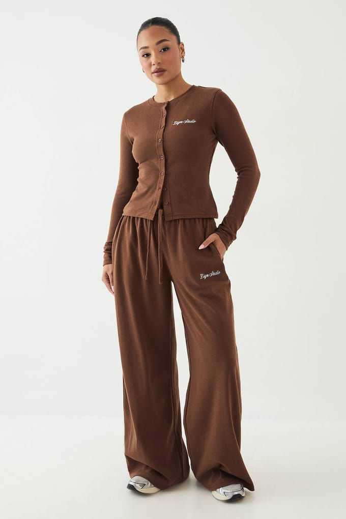Dames Dsgn Studio Geborduurd Geribbeld Wijdbeens Broek | Mokka | Maat: Small