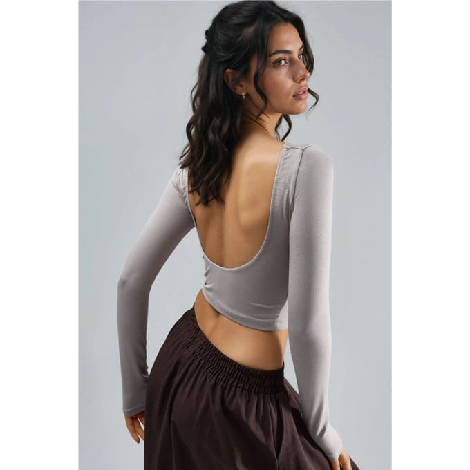 Slim Fit Korte Blouse met Uitsnede aan de Achterkant