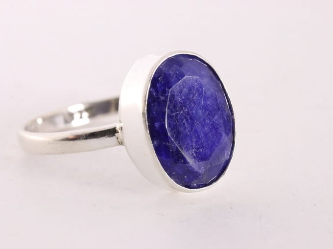 Zilveren ring met blauwe saffier - maat 16.5