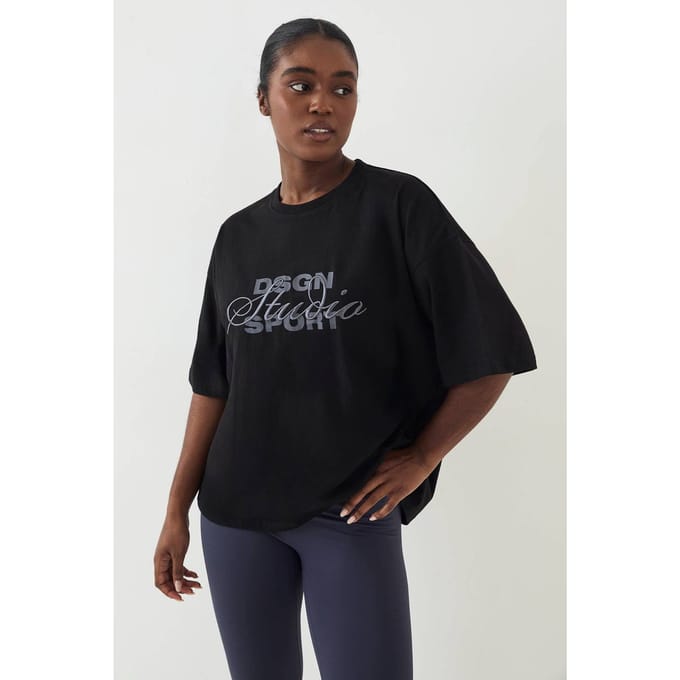 Dames DSGN Studio Sport Oversized T-Shirt | Black | Maat: XS
