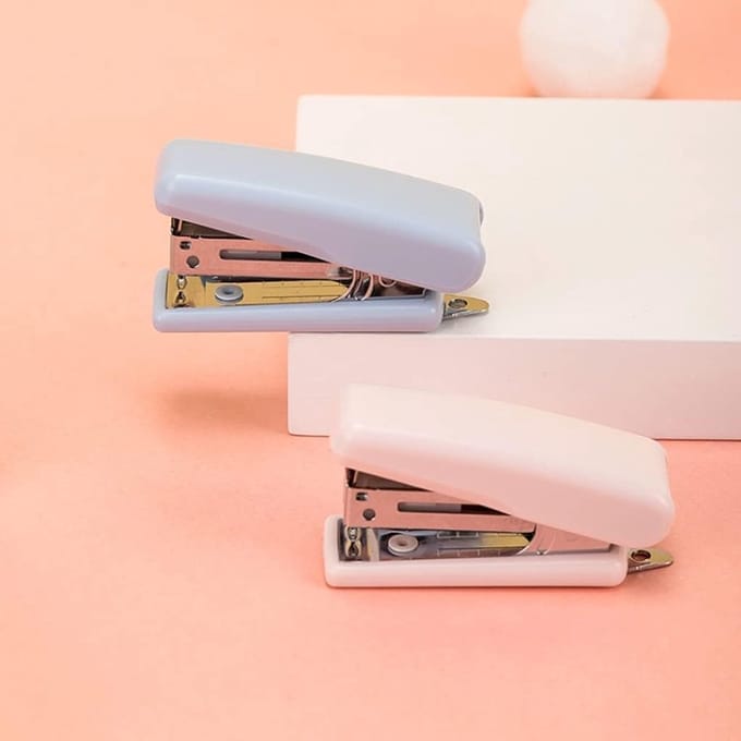 Handmatige nietmachine - Kantoor nietapparaat - Documenten binden - Ingebouwde verwijderaar - 15 vellen capaciteit - Roze