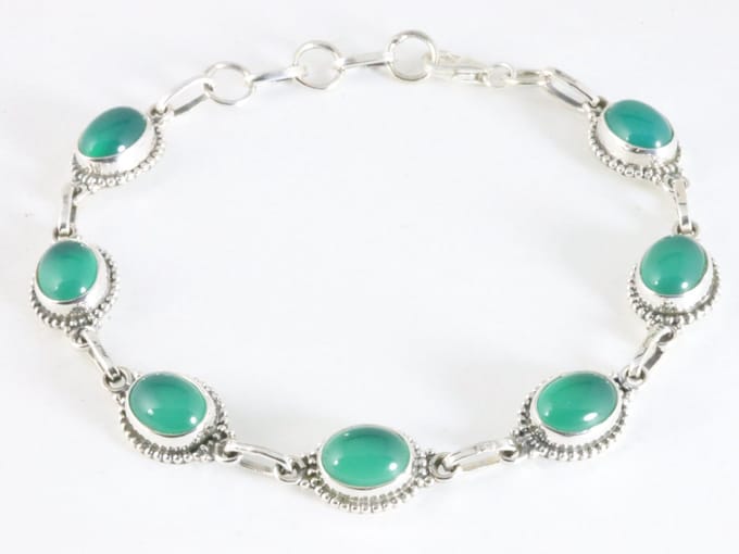 Bewerkte zilveren armband met jade