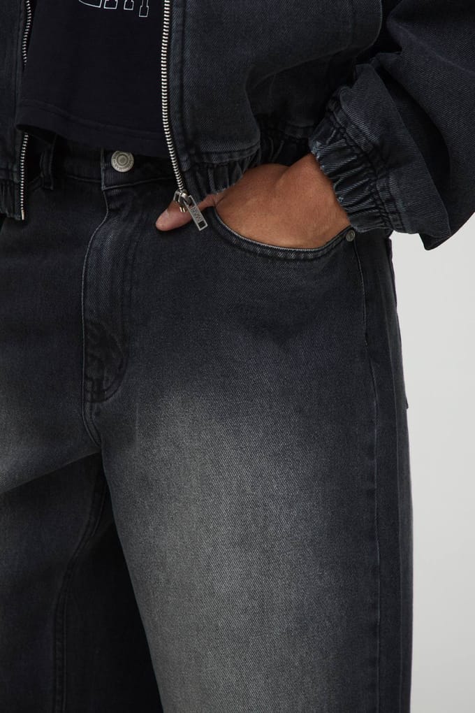 Relaxed Fit Gewassen Knee Dart Jeans | Washed Black | Size 30R
