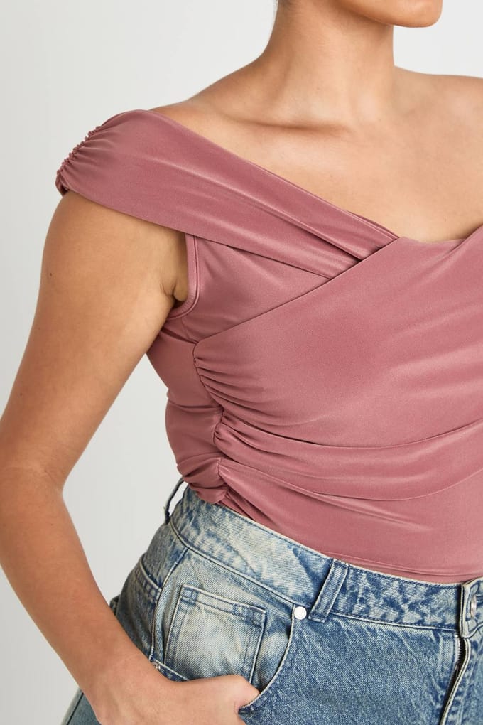 boohoo Dames Plus Gedraaid Bardot Body | Mauve | Maat: 28