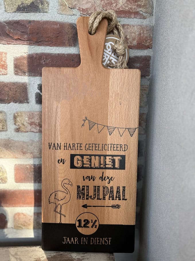 Creaties van Hier - Serveerplank - Jubileum - 12,5 jaar in dienst - Hout - 49 cm