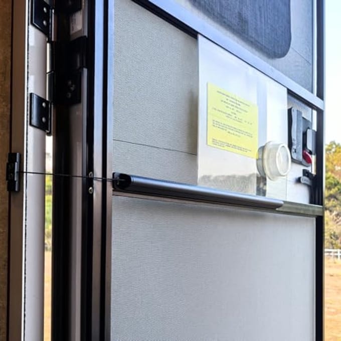 Verstelbare Aluminium Schermdeurdranger voor Campers en Reisaanhangers
