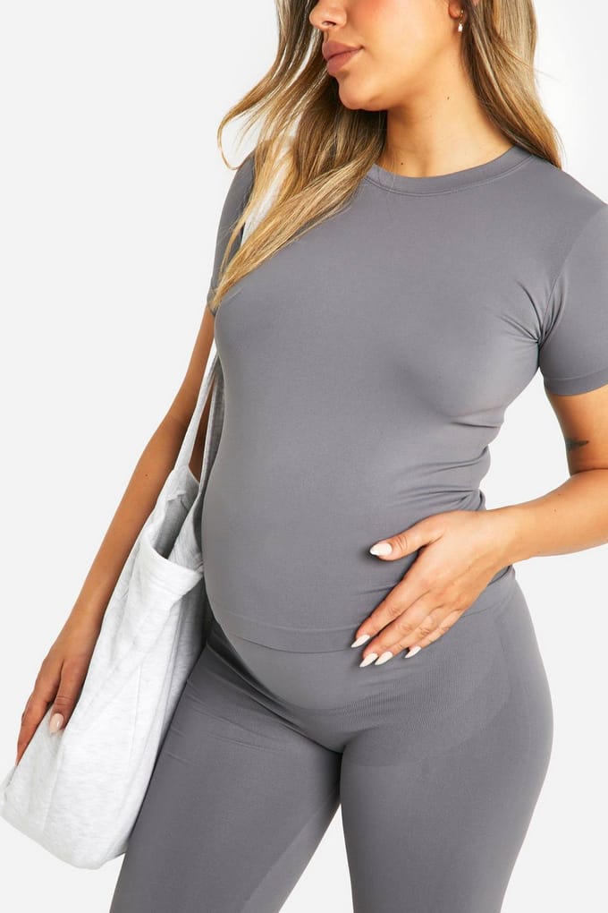 boohoo Dames Zwangerschaps Soft Touch Basic T-shirt | Houtskool | Maat: Small