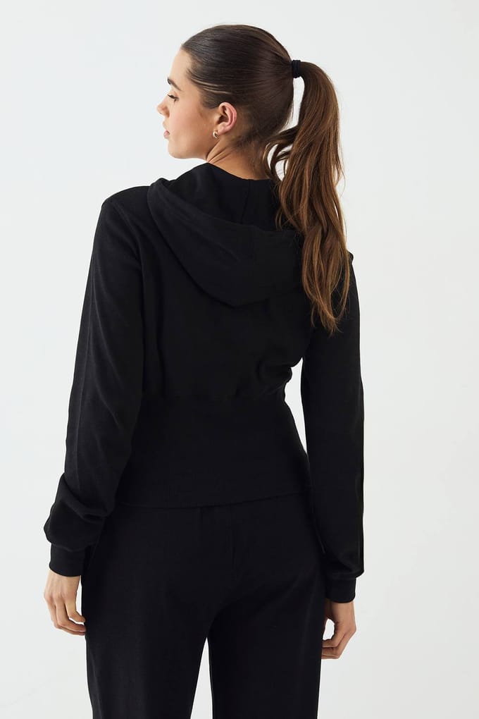 Dames Dsgn Studio Geribbelde Top Met Capuchon, Knoopsluiting En Getailleerd Detail | Zwart | Maat: Medium