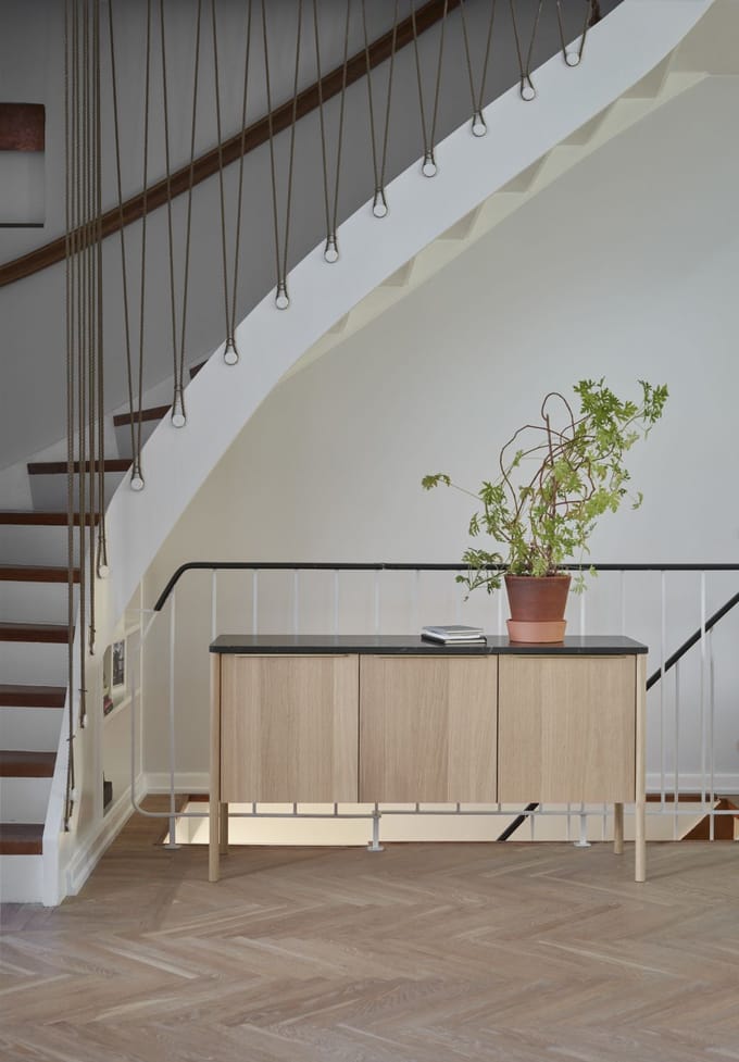 Skagerak by Fritz Hansen Jut Cabinet - zwart marmer