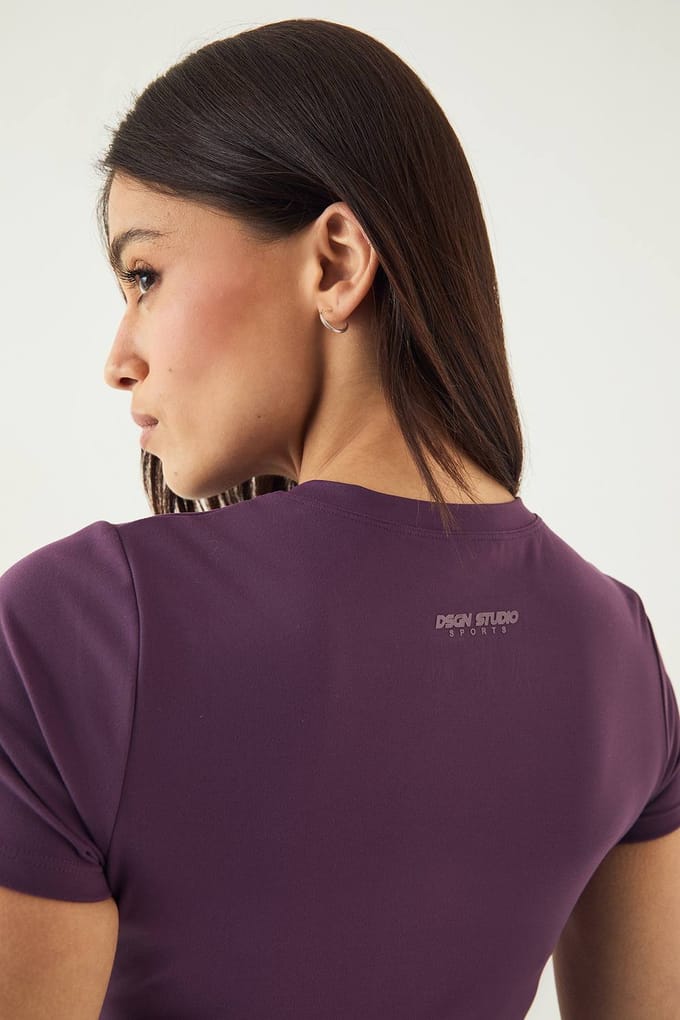 Dames DSGN Studio Ultra Sculpt Korte Mouw Top | Aubergine | Maat: XS