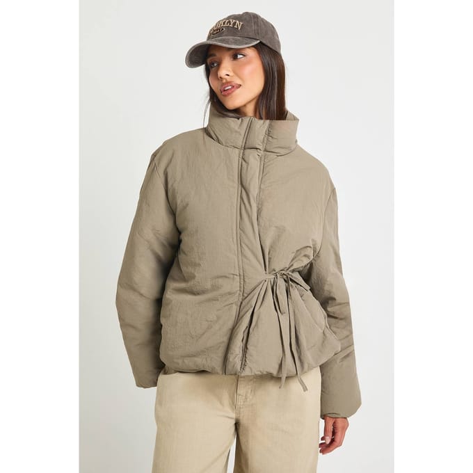 boohoo Dames Pufferjack met strikdetail | Sage | Maat: 16