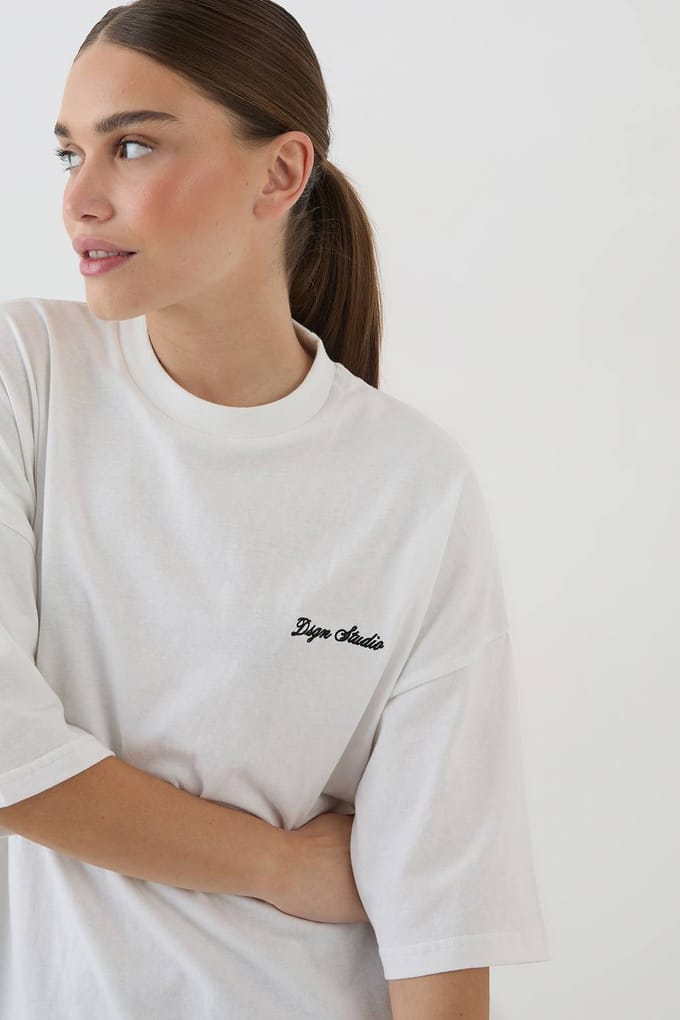 Dames Dsgn Studio T-shirt Met Geborduurd Script In Oversized Model | Wit | Maat: 3XL