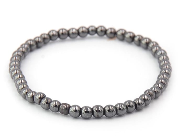 Kralenarmband me kleine hematiet kraaltjes 4mm