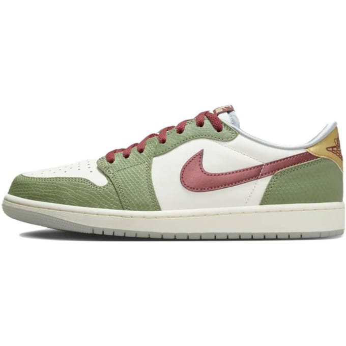 Jordan 1 Low 'Year of The Dragon' maat 36.
