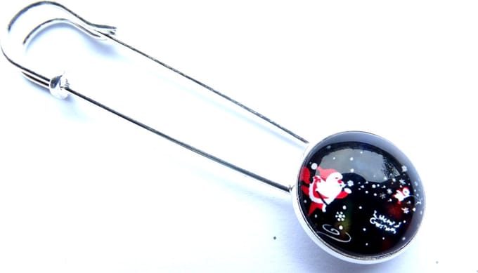 2 Love it Kerstman - Sjaalspeld - Vestsluiting - Diameter 20 mm - Lengte: 8 cm - Kerst