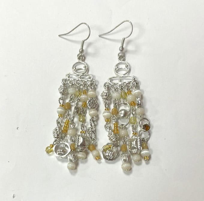 Oorbellen - Beige en bruine kralen - 7 Centimeter - Damesdingetjes