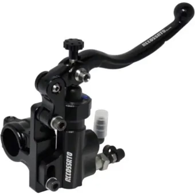 Motorfiets handrempomp achter Accossato HRMC