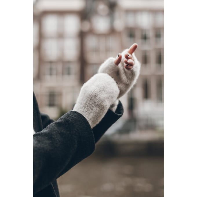 Mikuta The White Fluffy Alpaca Knit Gloves White Maat: OS | Sjaals Outlet | Dames | Wit