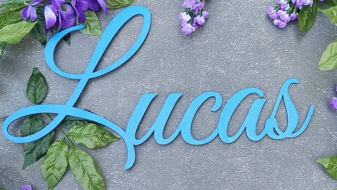 In hout uitgesneden naambord - Gepersonaliseerd - Babyshower kinderkamer - Baby - Decoratie - Kraamcadeau - Blauw