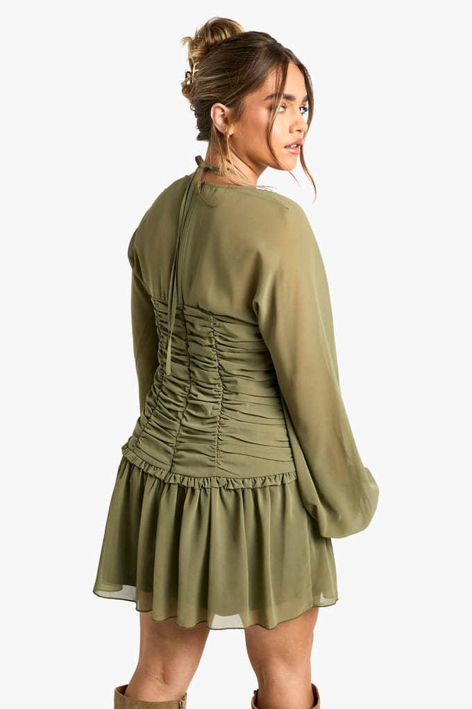 boohoo Dames Petite Chiffon Gerafelde Melkvrouw Skaterjurk | Olijf | Maat: 36