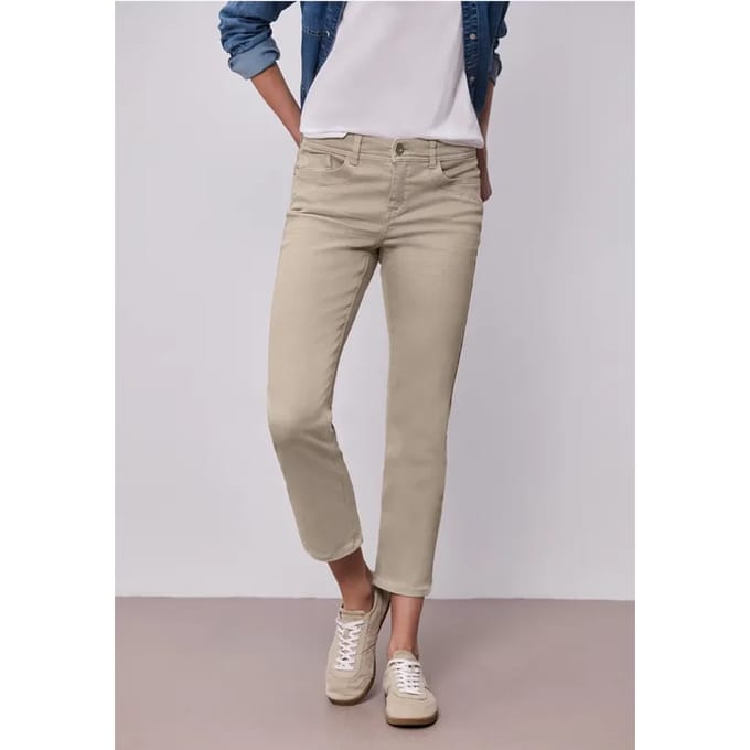 Mid Waist straight leg jeans in Slim Fit