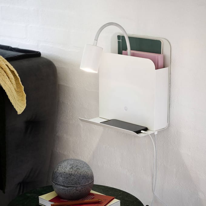 Nordlux Wandlamp Roomi met legbord en USB, wit